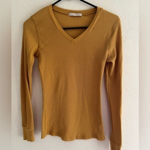 Active USA long sleeve women’s Small gold shirt